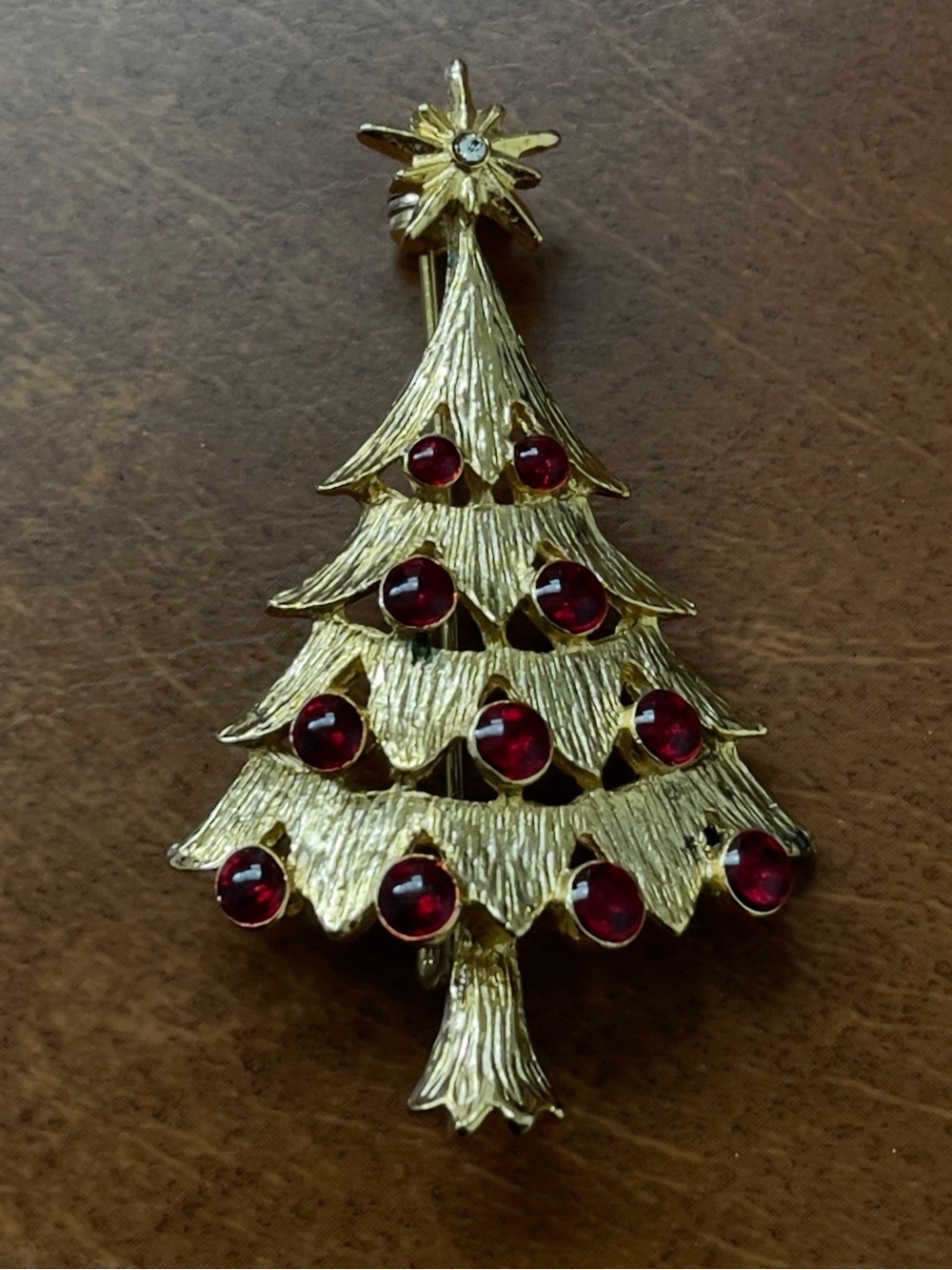 Vintage Signed LJH Gold Tone Red Rhinestone Christmas Tree Brooch Stick Pin